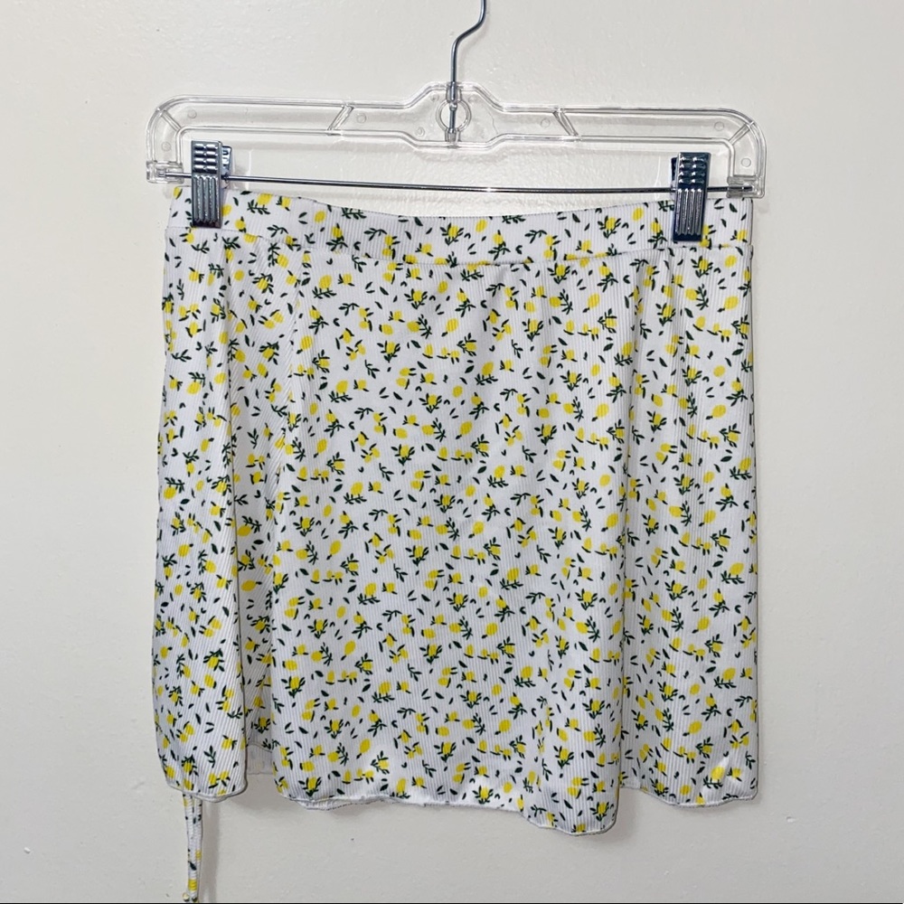💥CLEARANCE MAKE AN OFFER White Lemon Skirt